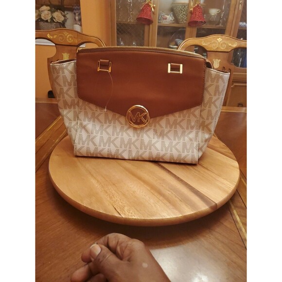 Michael Kors Hudson Signature Vanilla Acorn Leather Satchel Handbag Crossbody - Picture 2 of 14